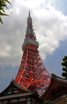 This photo of Tokyo Tower was taken by Japan photographer Aron Kremer.